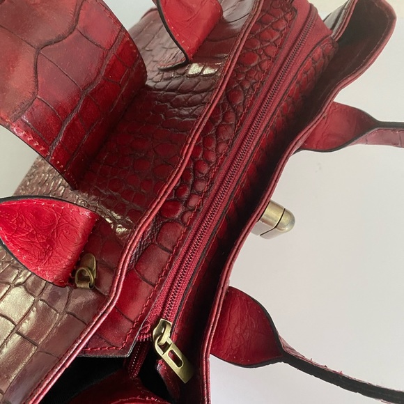 Crocodile Print Leather Handbag - Picture 9 of 16